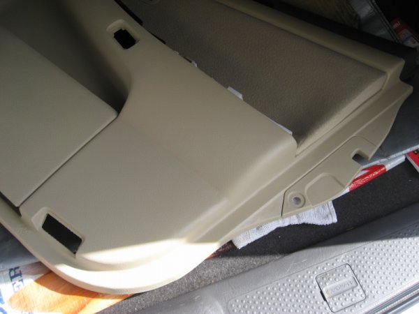 画像4: ■施工例■　ゼロクラウン　シートベルトバックルによるドア内張り傷修理
