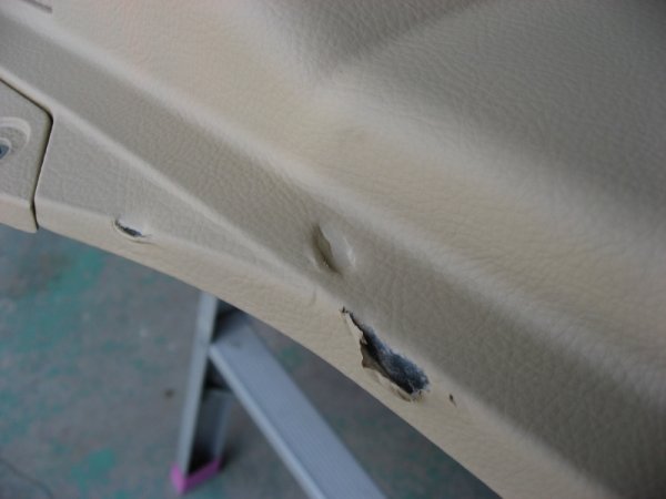 画像1: ■施工例■　ゼロクラウン　シートベルトバックルによるドアパネル傷の補修